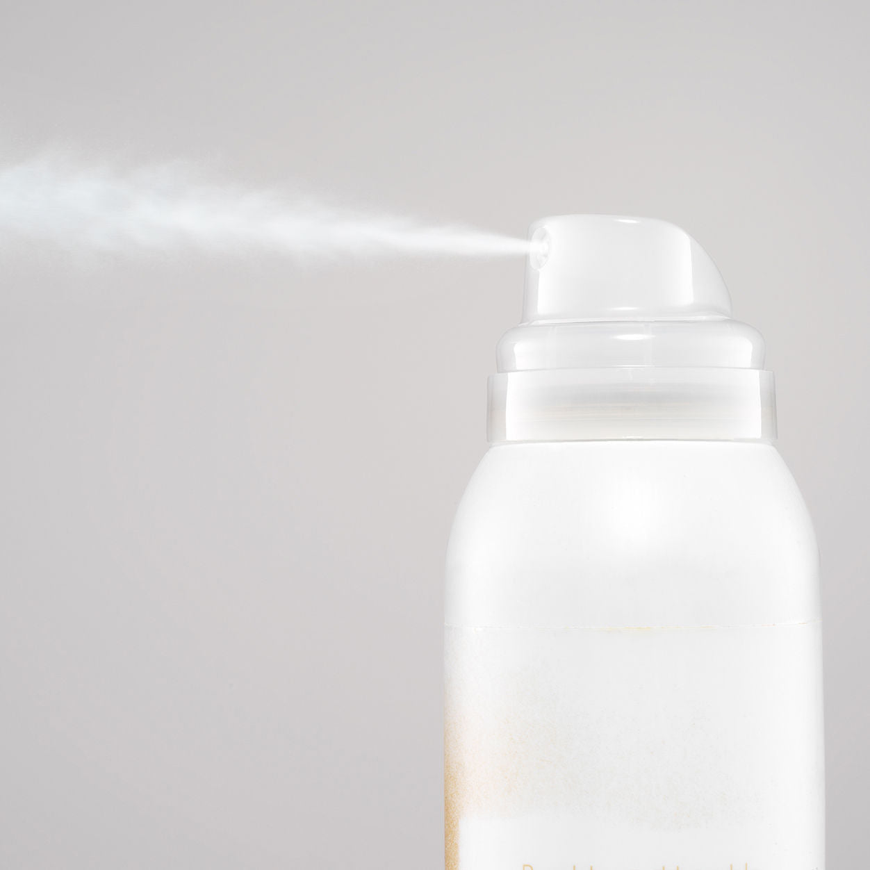 Lifestyle image of Bumble and Bumble Blondish Hair Powder