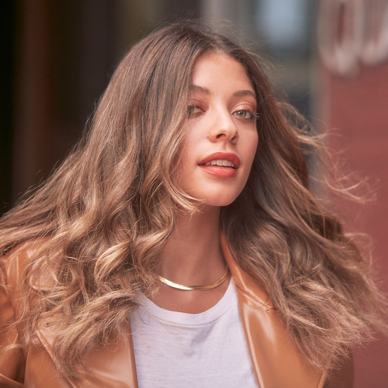 Model image of Bumble and Bumble Bond-Building Repair Shampoo