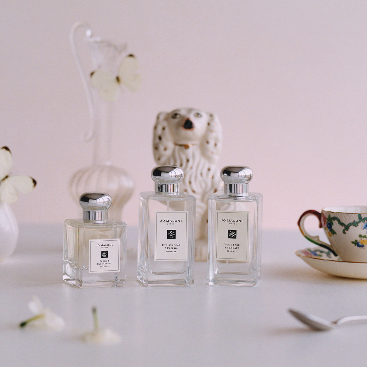 Lifestyle image of English Pear & Freesia Deco Cologne