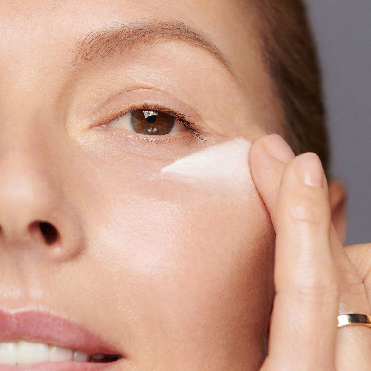 Model image of Bobbi Brown Extra Repair Eye Cream Intense