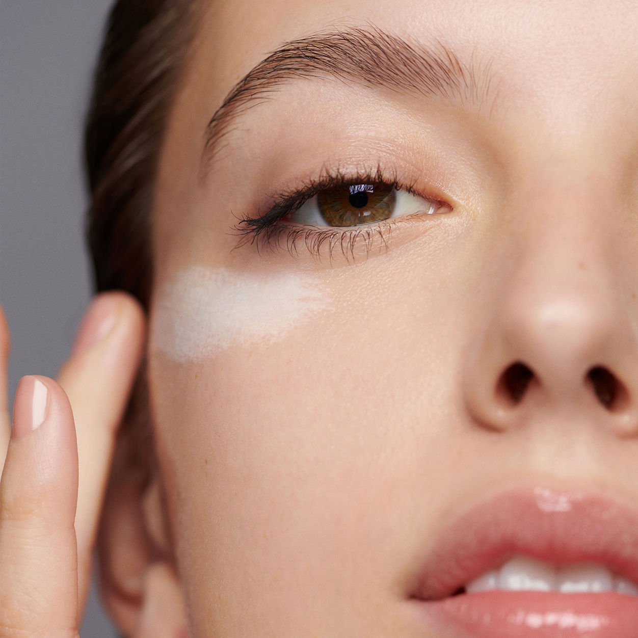 Model image of Bobbi Brown Extra Repair Eye Cream Intense