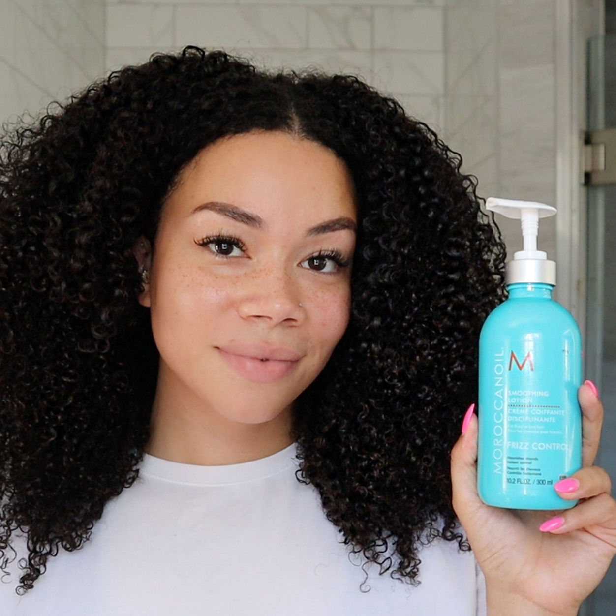Model image of Moroccanoil Smoothing Lotion
