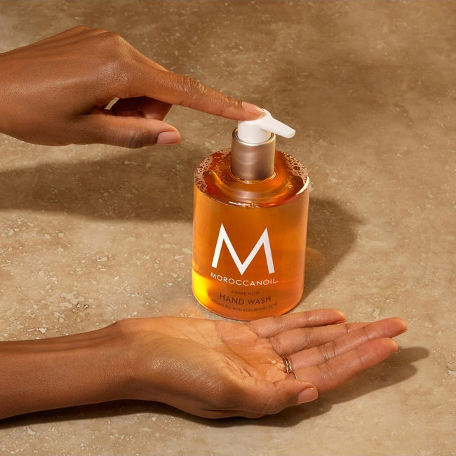 Model image of Moroccanoil Hand Wash Ambre Noir