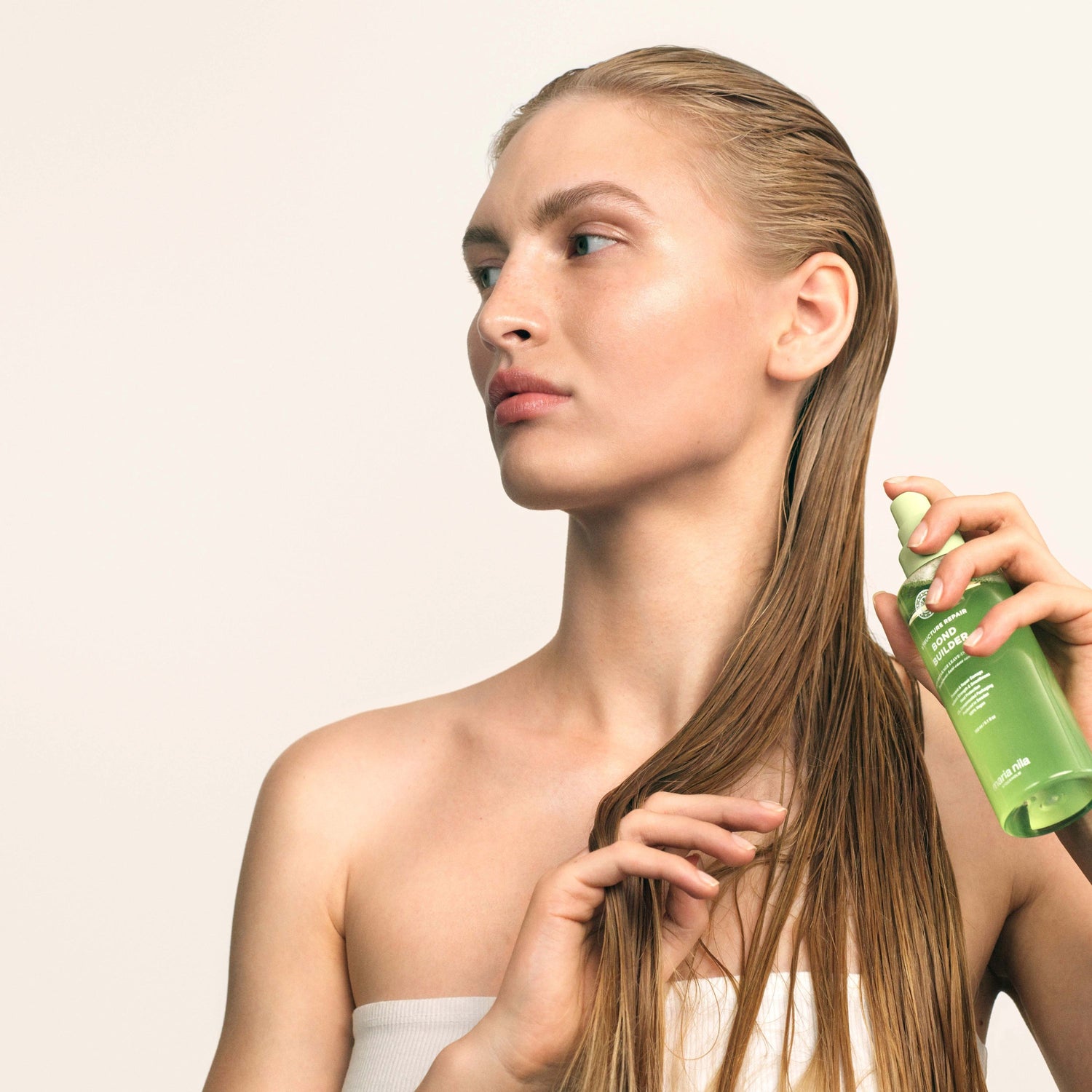 Model image of Maria Nila Bond Builder