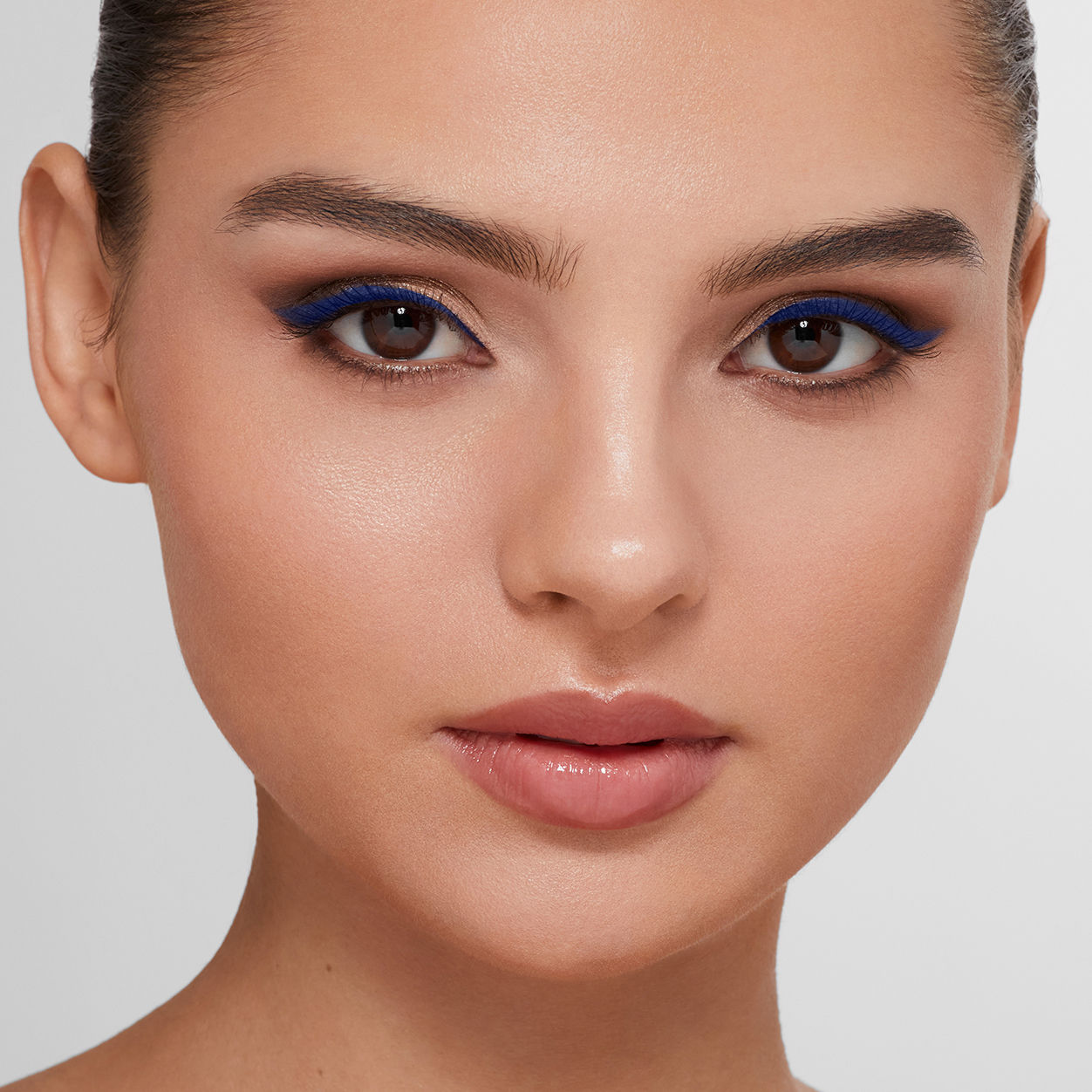 Model image of Trish McEvoy Fast-Track Face Stick Glow