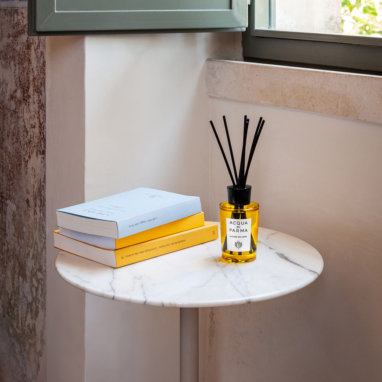 Lifestyle image of Acqua di Parma La Casa Sul Lago Room Diffuser