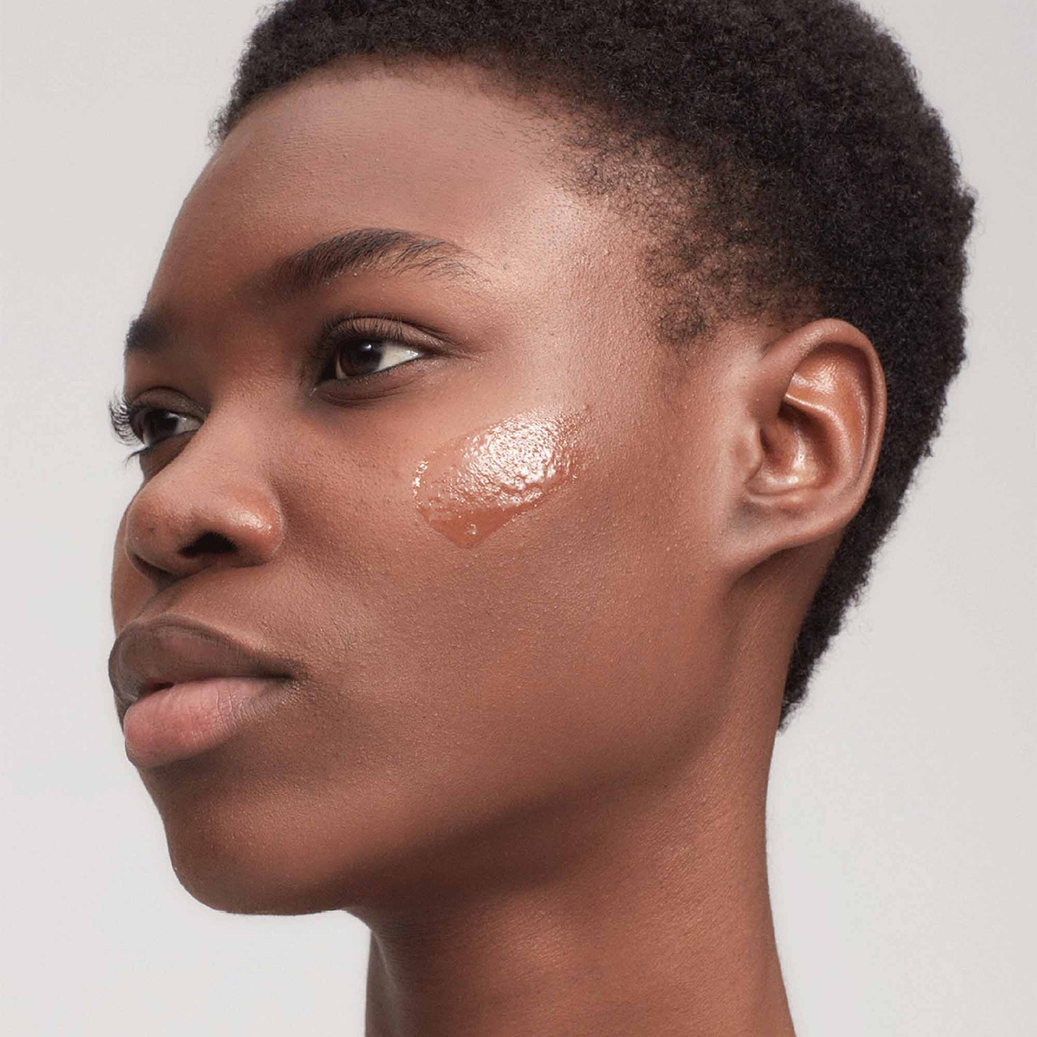 Model image of Victoria Beckham Beauty Oil Cleanser