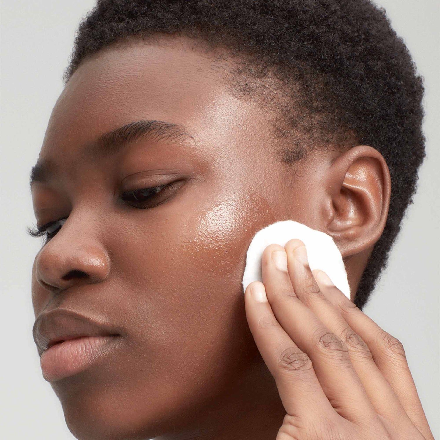 Model image of Victoria Beckham Beauty Oil Cleanser