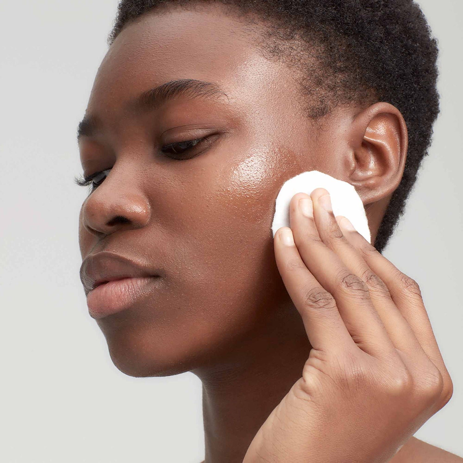 Model image of Victoria Beckham Beauty Daily Lactic Acid Gel Cleanser