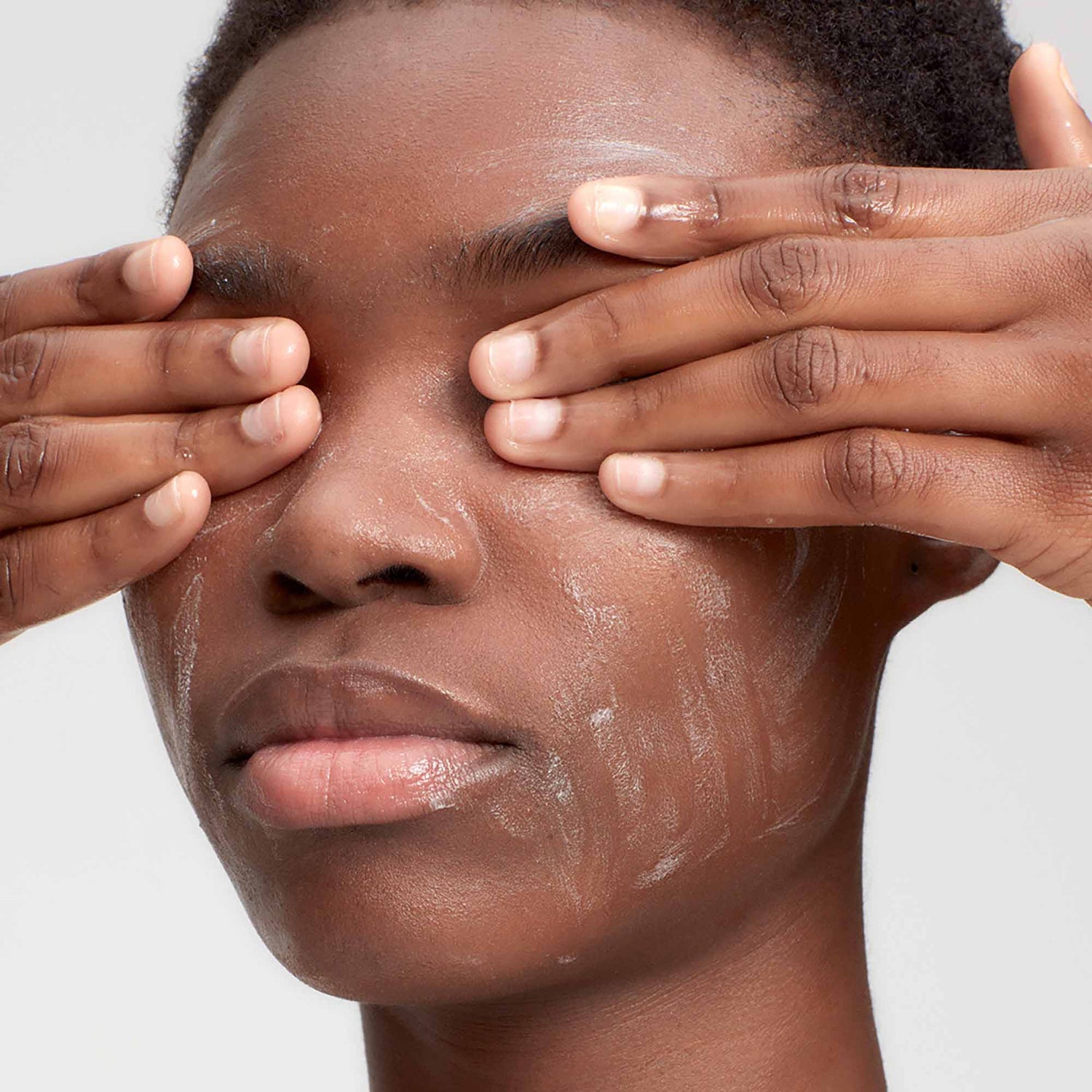 Model image of Victoria Beckham Beauty Daily Lactic Acid Gel Cleanser