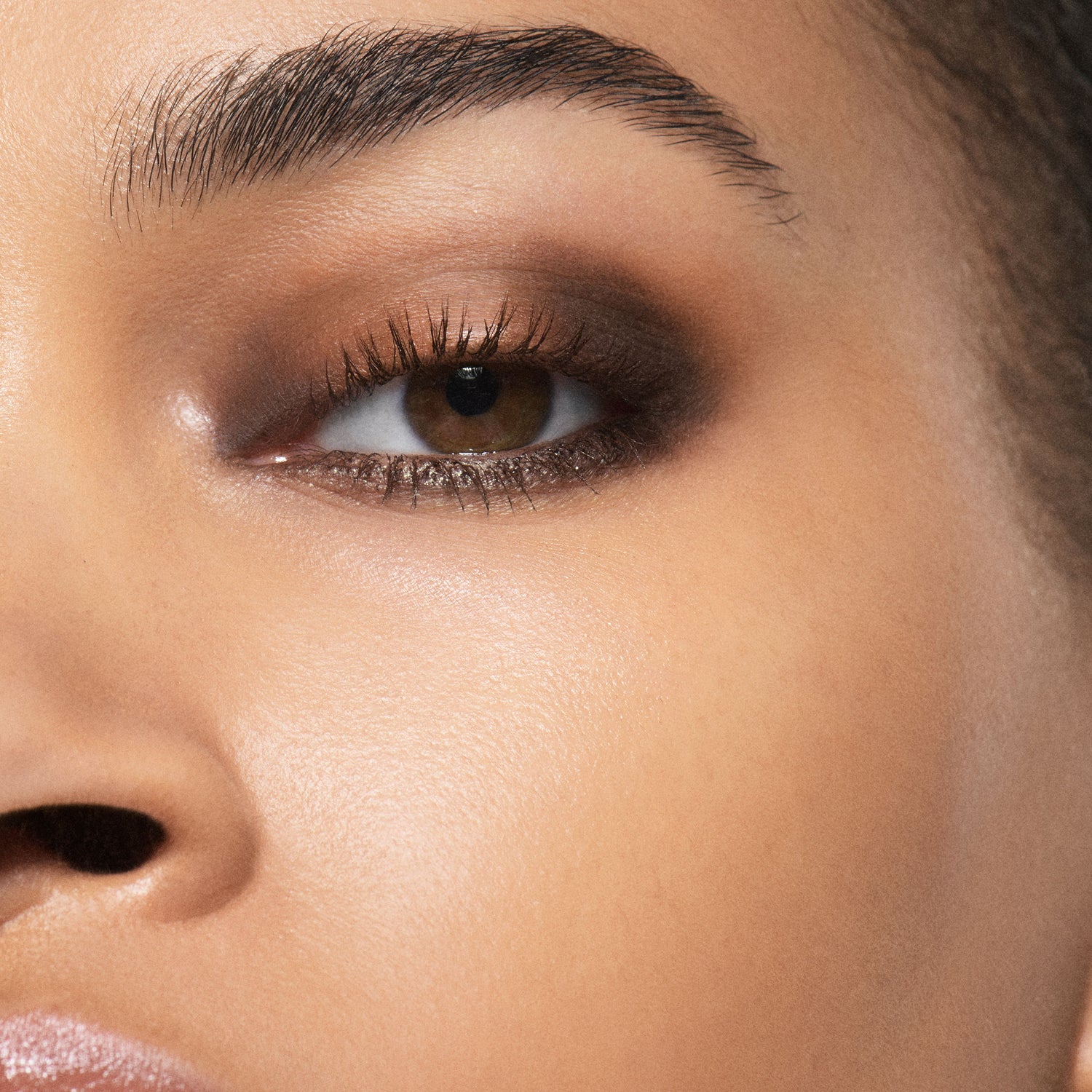 Model image of Victoria Beckham Beauty The Cocoa Collection Holiday Set (Limited Edition)