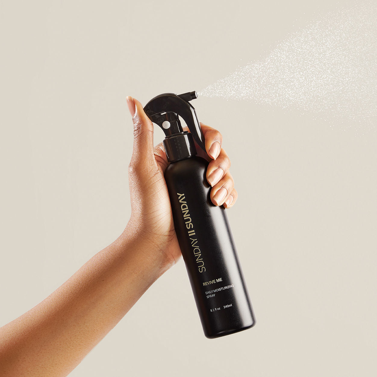 Model image of Sunday II Sunday Revive Me Daily Moisturizing Spray