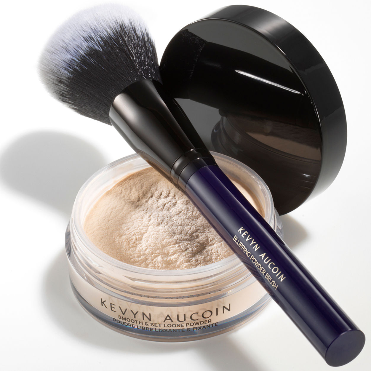 Lifestyle image of Kevyn Aucoin Smooth and Set Loose Powder