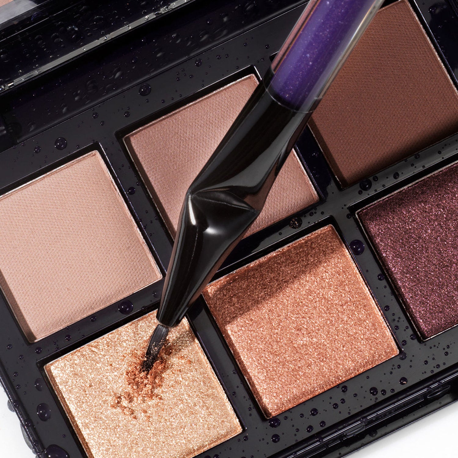 Kevyn Aucoin Angled Eyeliner Brush lifestyle image 2 .