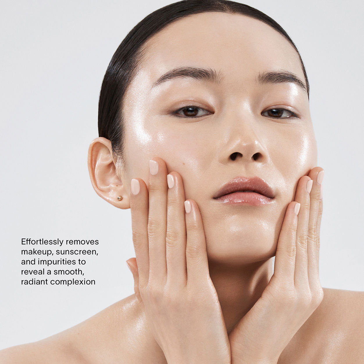 Model image of Hourglass Equilibrium Transformative Cleansing Balm