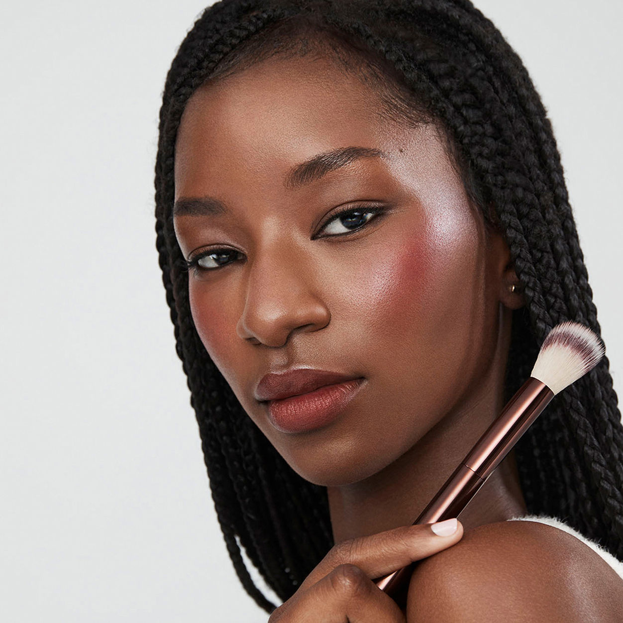 Model image of Hourglass No. 15 Blush Brush