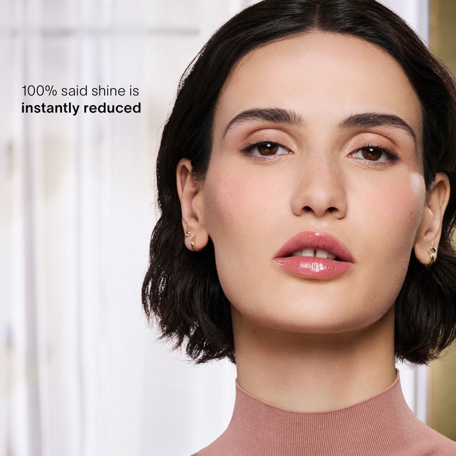 Information related to Hourglass Mini Vanish Airbrush Pressed Powder