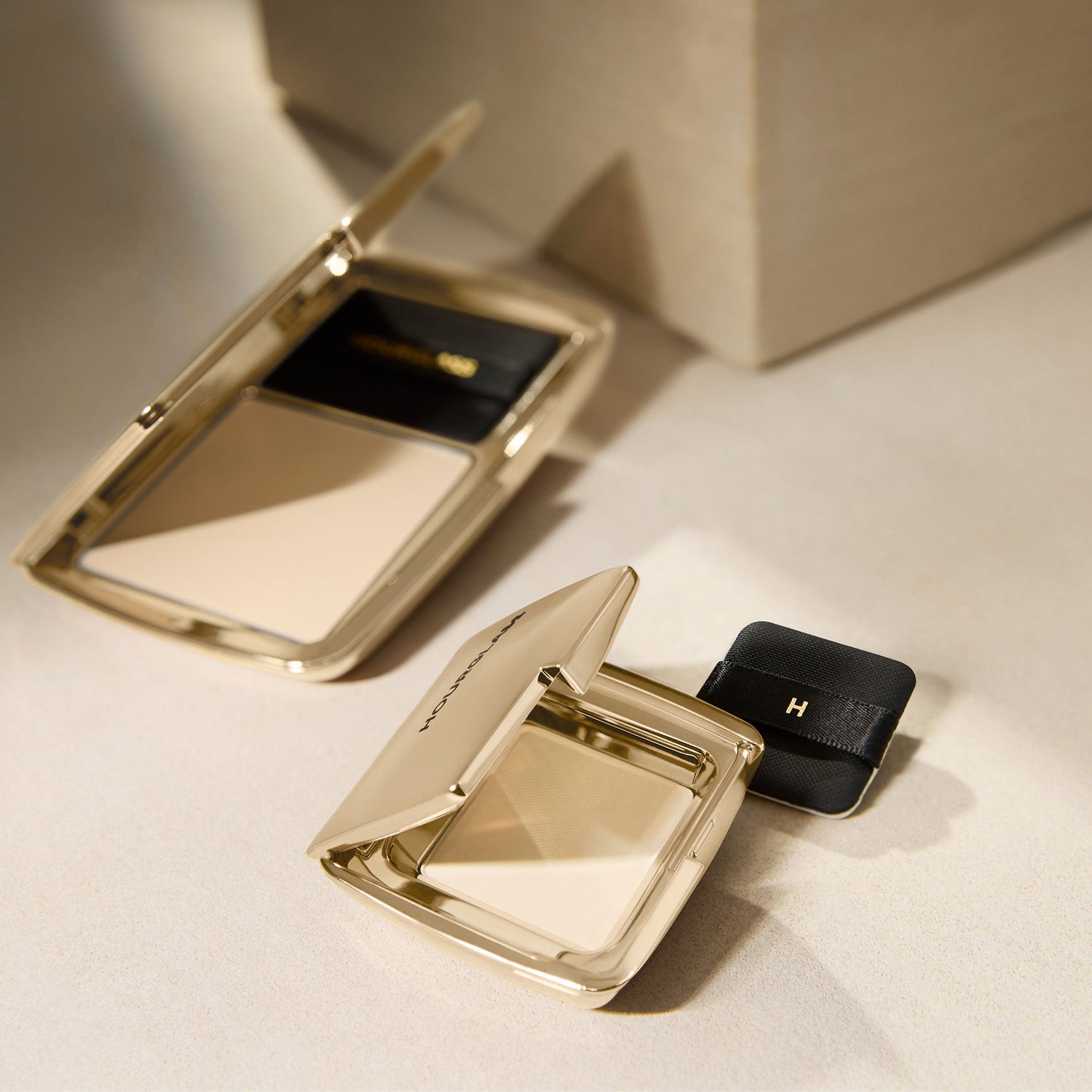 Information related to Hourglass Mini Vanish Airbrush Pressed Powder