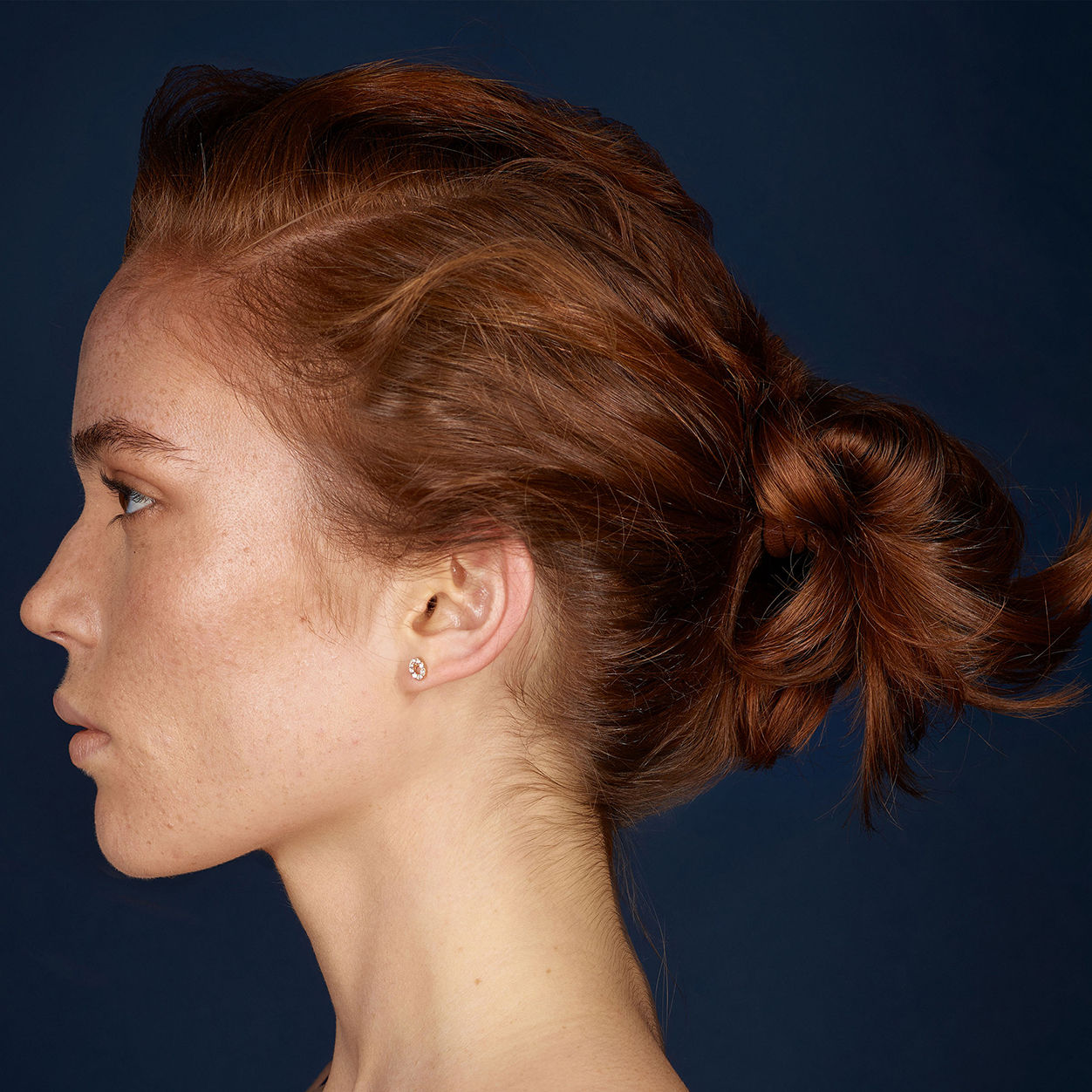 Model image of R+Co Bleu Featherlight Hairspray