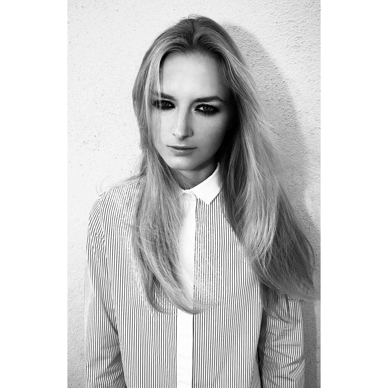 Model image of R+Co Pinstripe Intense Detangling Spray