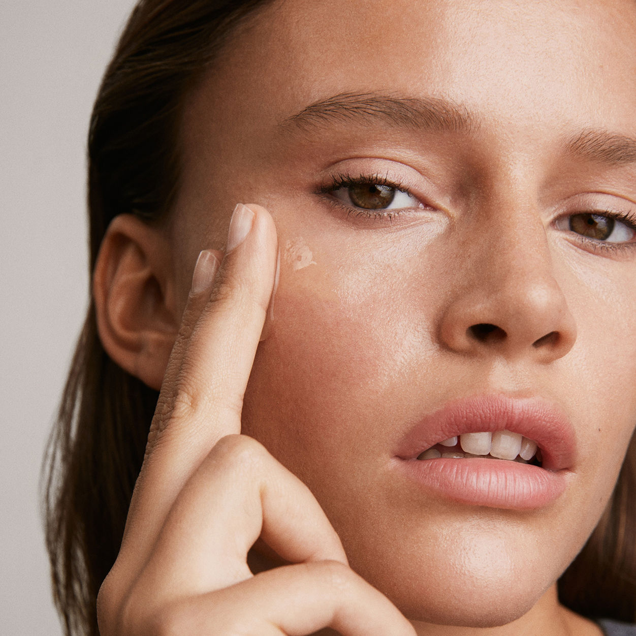 Model image of Kjaer Weis The Beautiful Hydration Serum
