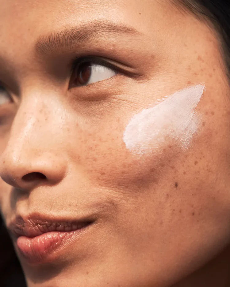 Model image of U Beauty Multimodal Sheer Broad Spectrum SPF 25