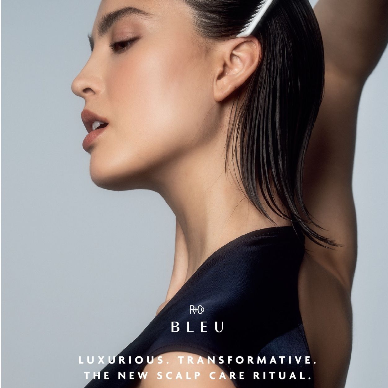 Model image of R+Co Bleu Scalp Therapy Pre-Shampoo Exfoliating Scrub