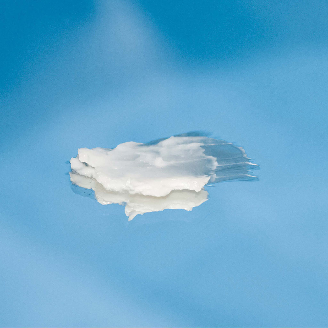Lifestyle image of R+Co Control Flexible Paste