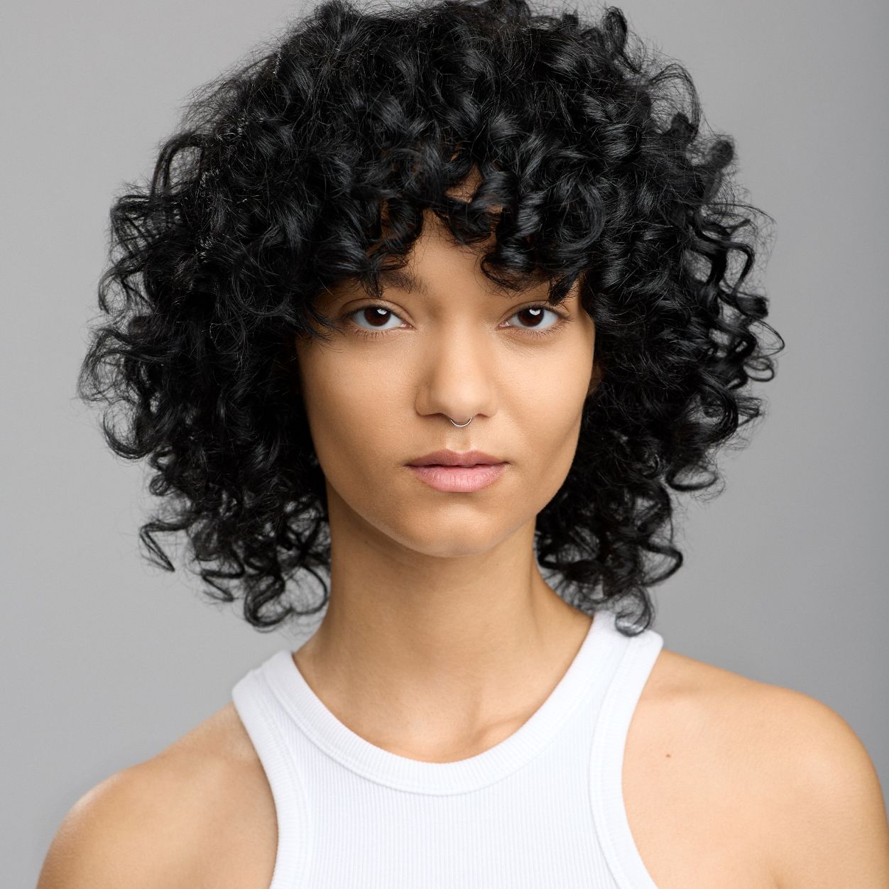 Model image of R+Co Lost Treasure Apple Cider Vinegar Conditioner