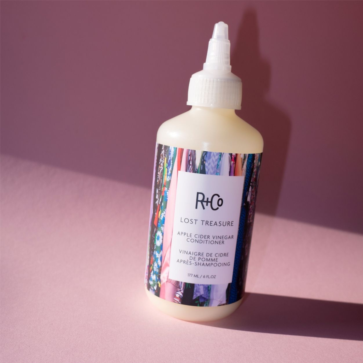 Lifestyle image of R+Co Lost Treasure Apple Cider Vinegar Conditioner
