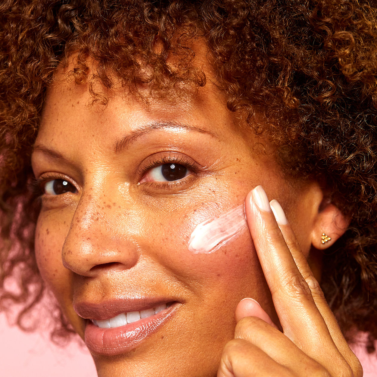 Model image of Indie Lee Retinol Alternative Cream