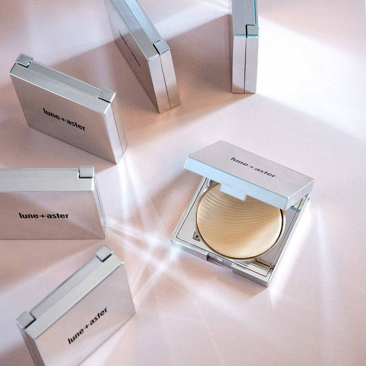 Lifestyle image of Lune+Aster SuperStar Translucent Pressed Powder