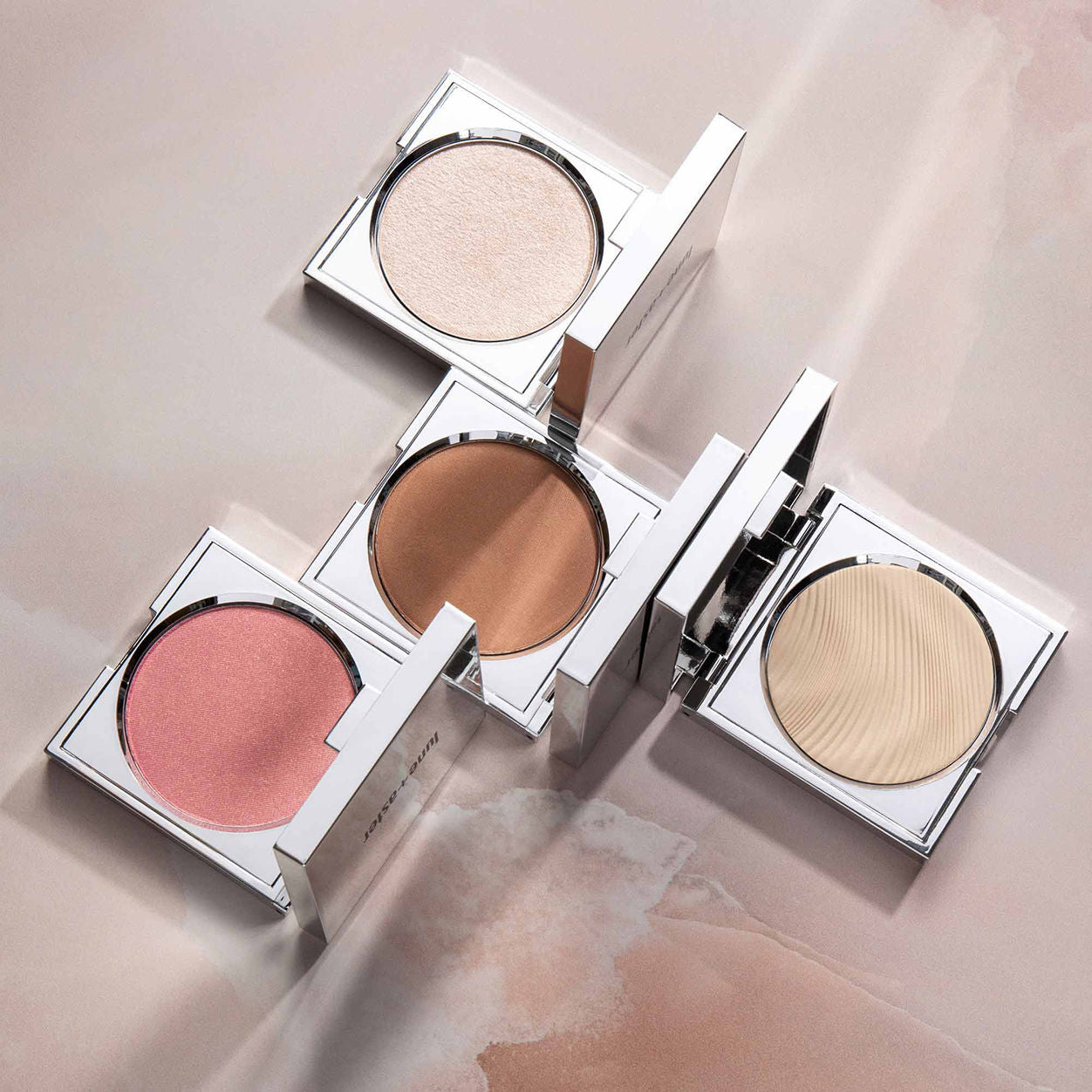 Lifestyle image of Lune+Aster SuperStar Translucent Pressed Powder