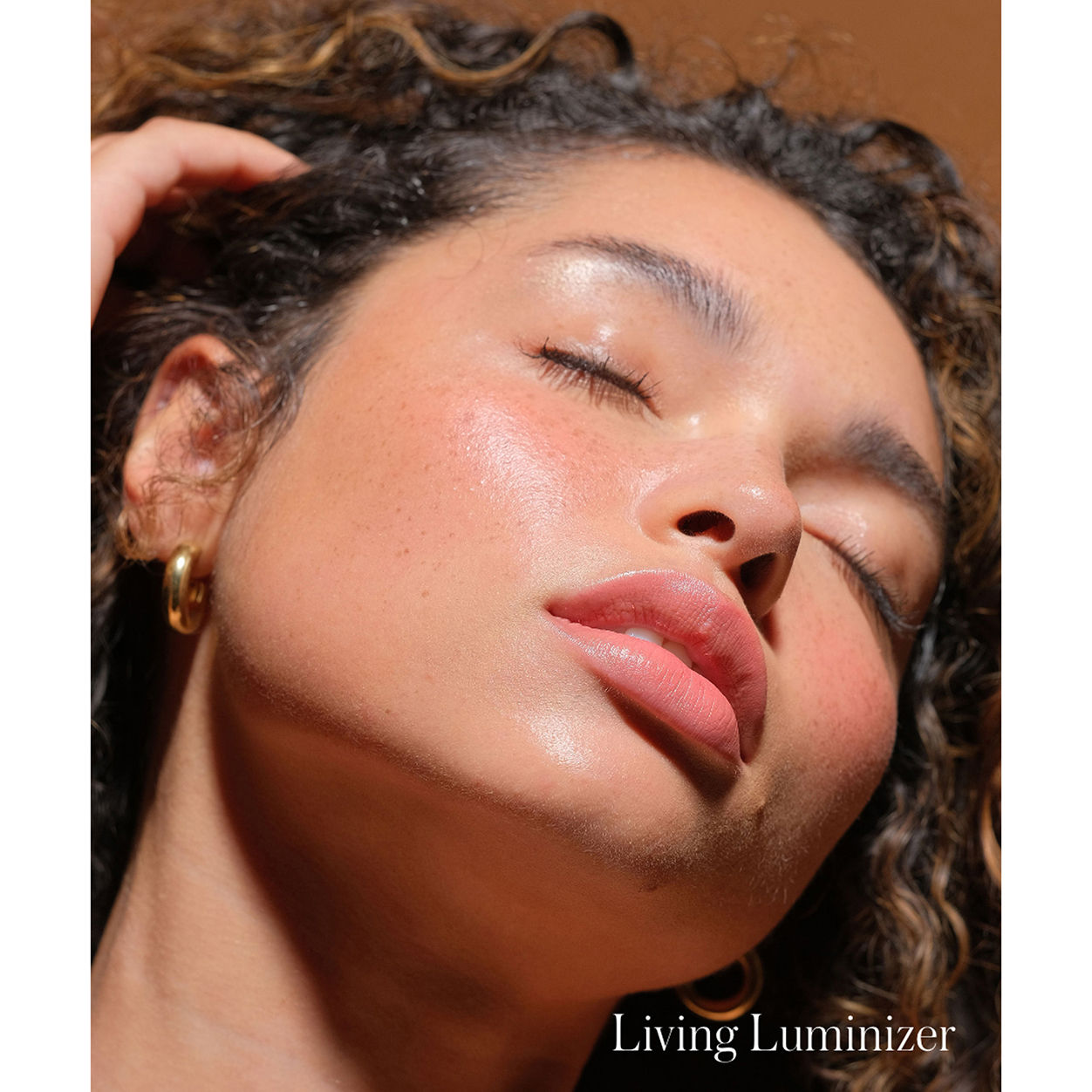 Model image of RMS Beauty Living Luminizer Glow Quad Mini