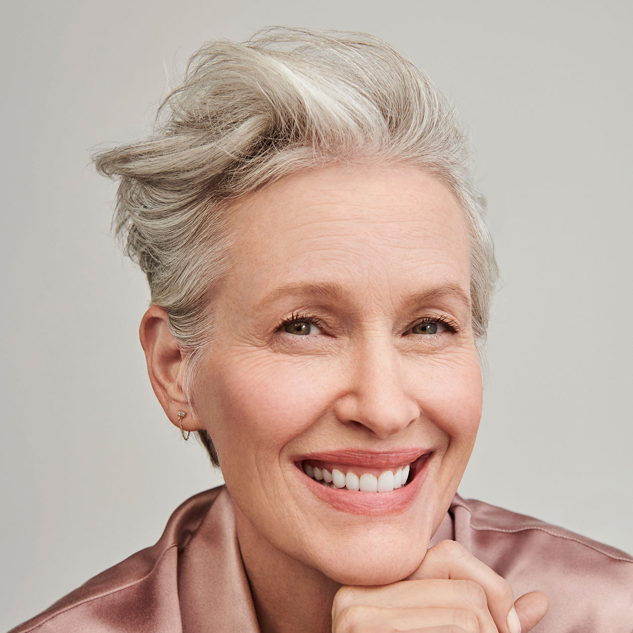 Model image of Virtue Flourish Minoxidil Foam