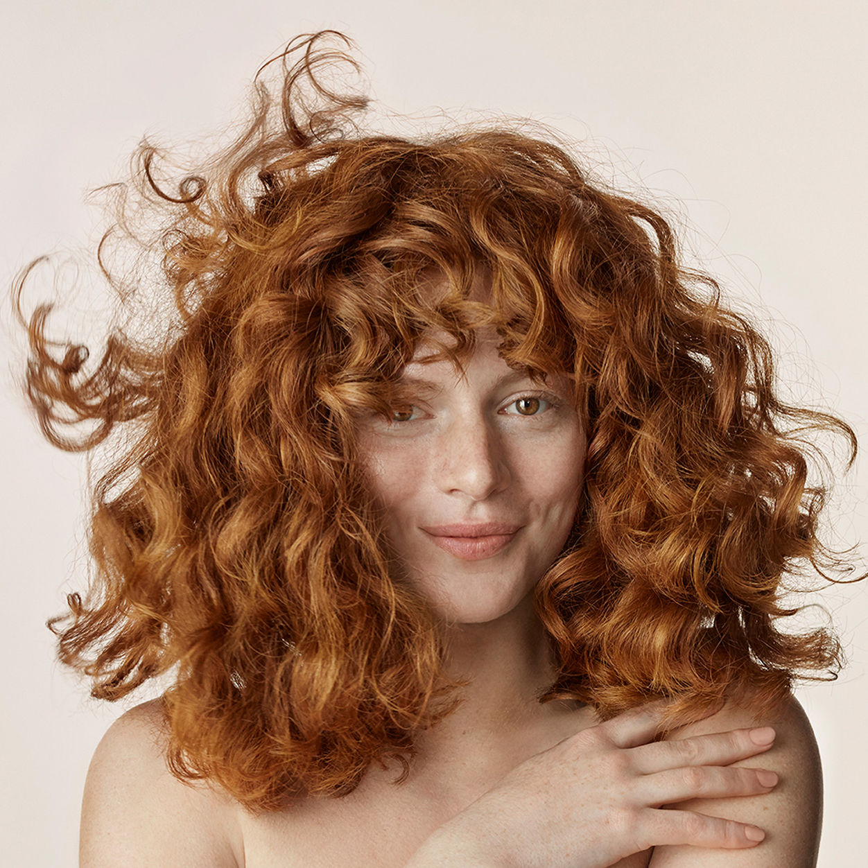 Model image of Virtue Curl-Defining Gel