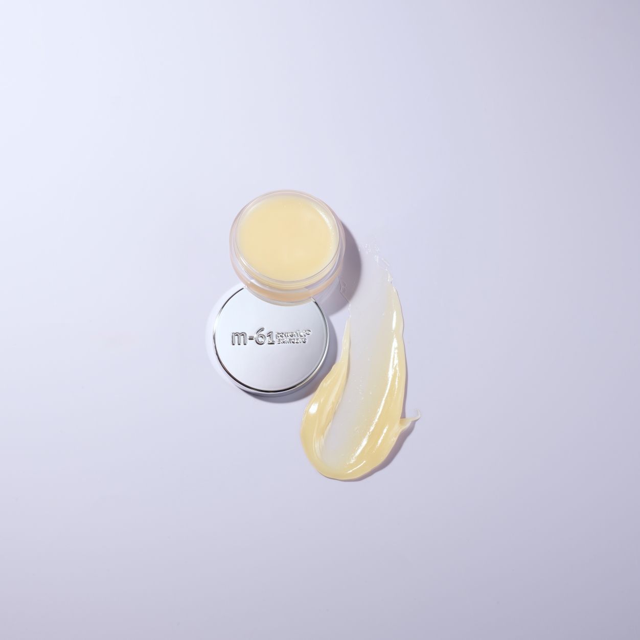 Lifestyle image of M-61 Perfect Lip Mask