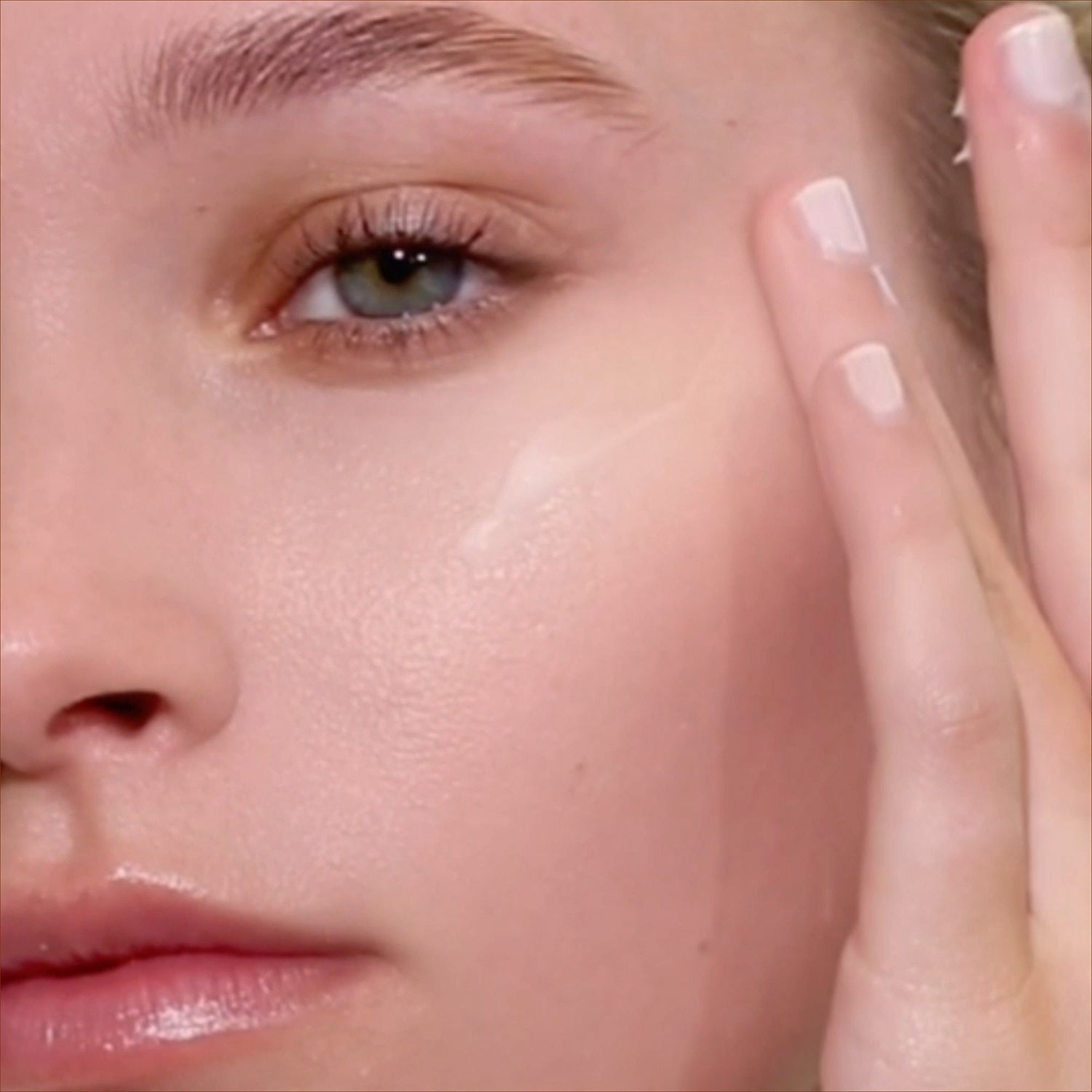 Model image of IS Clinical Brightening Serum