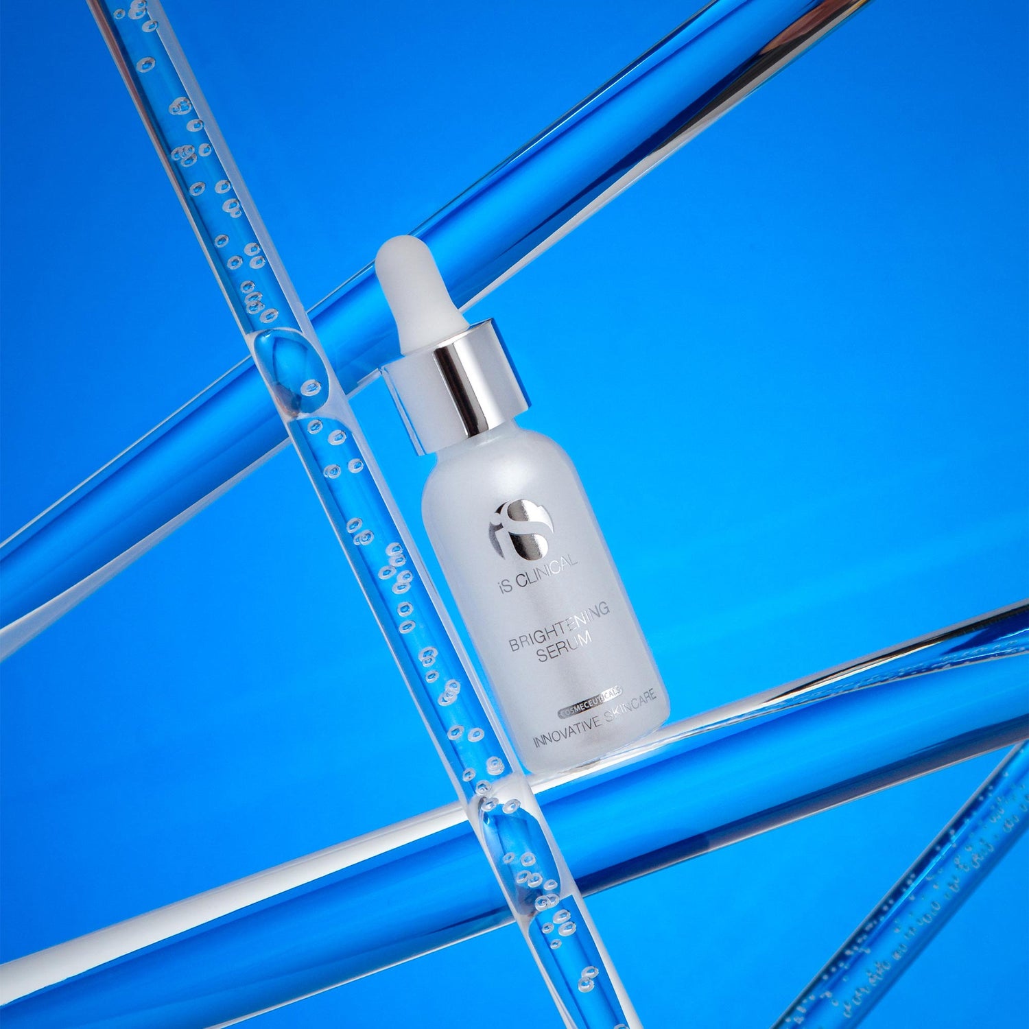 Lifestyle image of IS Clinical Brightening Serum