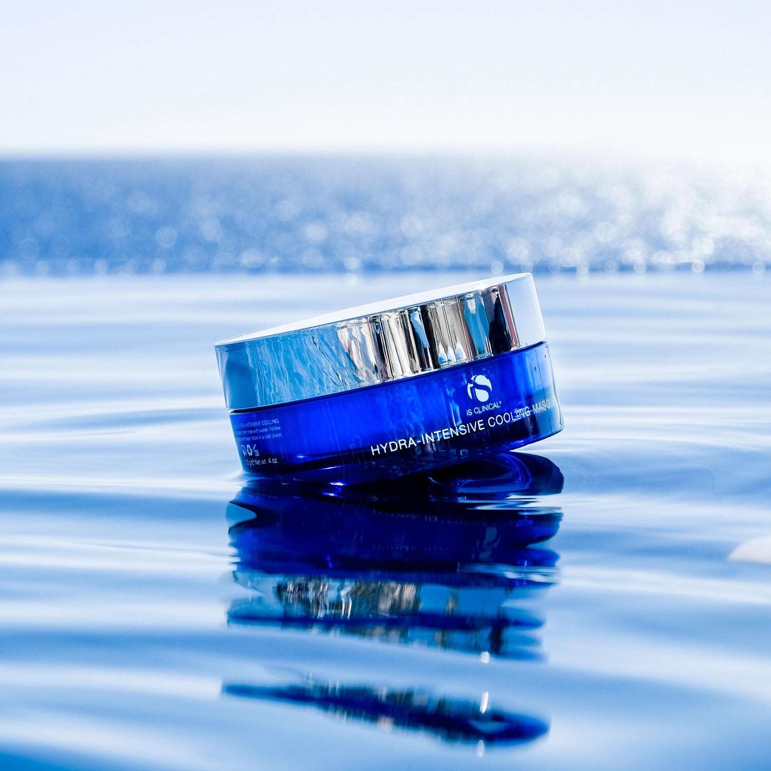 Lifestyle image of IS Clinical Hydra-Intensive Cooling Masque