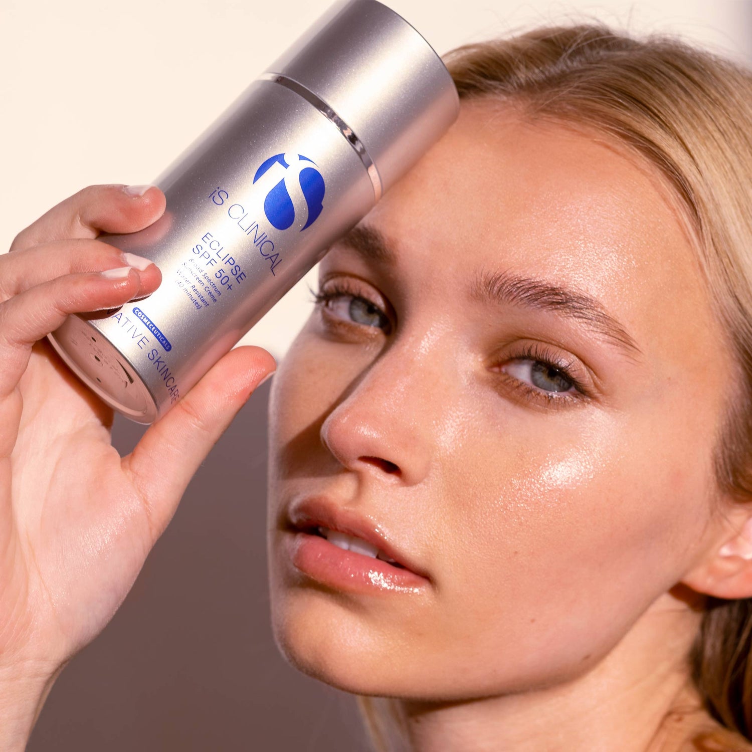 Model image of IS Clinical Eclipse SPF 50+