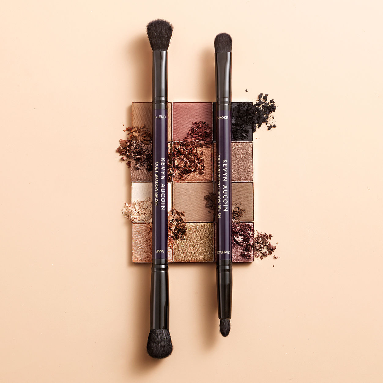 Lifestyle image of Kevyn Aucoin Duet Shadow Brush