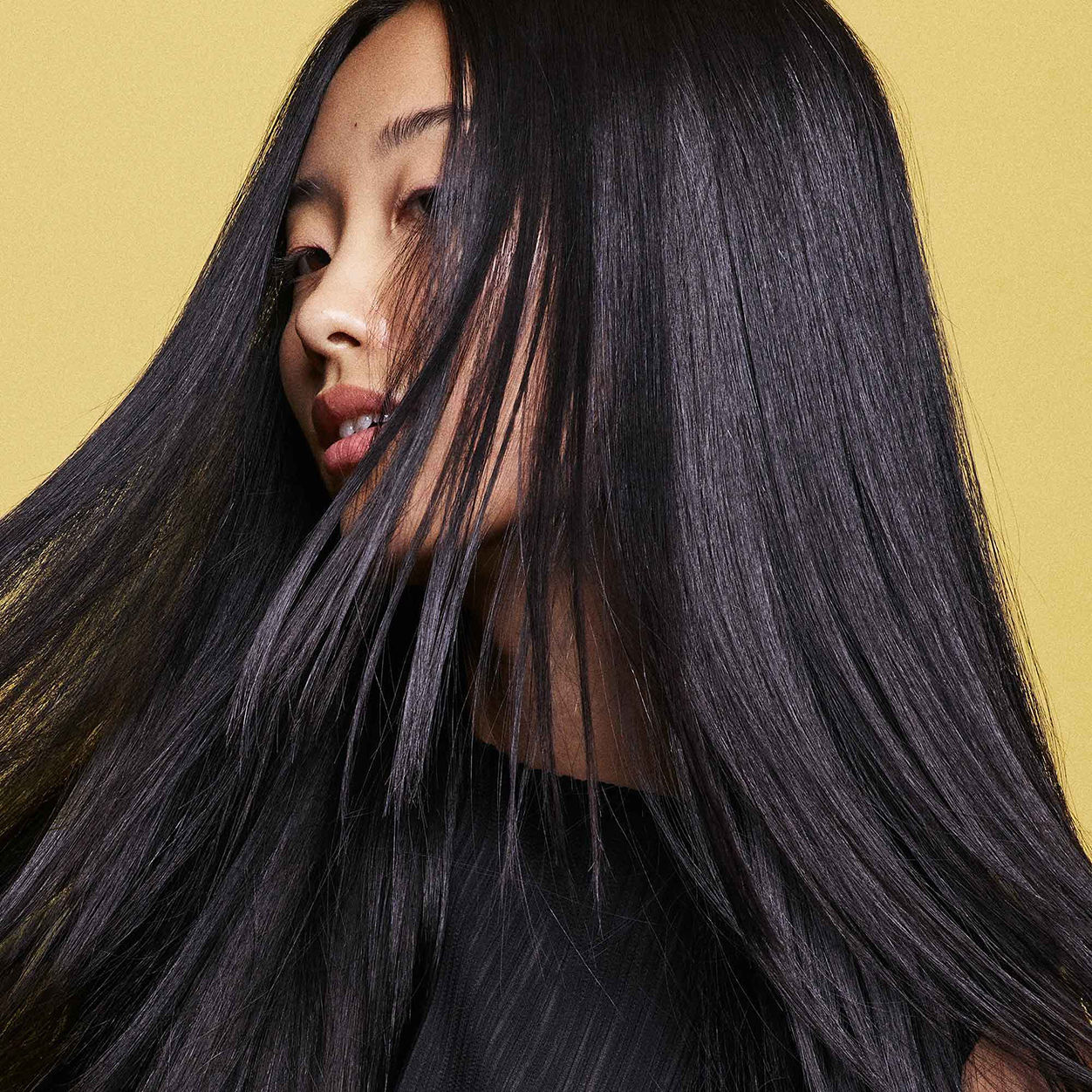 Model image of Oribe Hair Alchemy Discovery Collection Travel Set