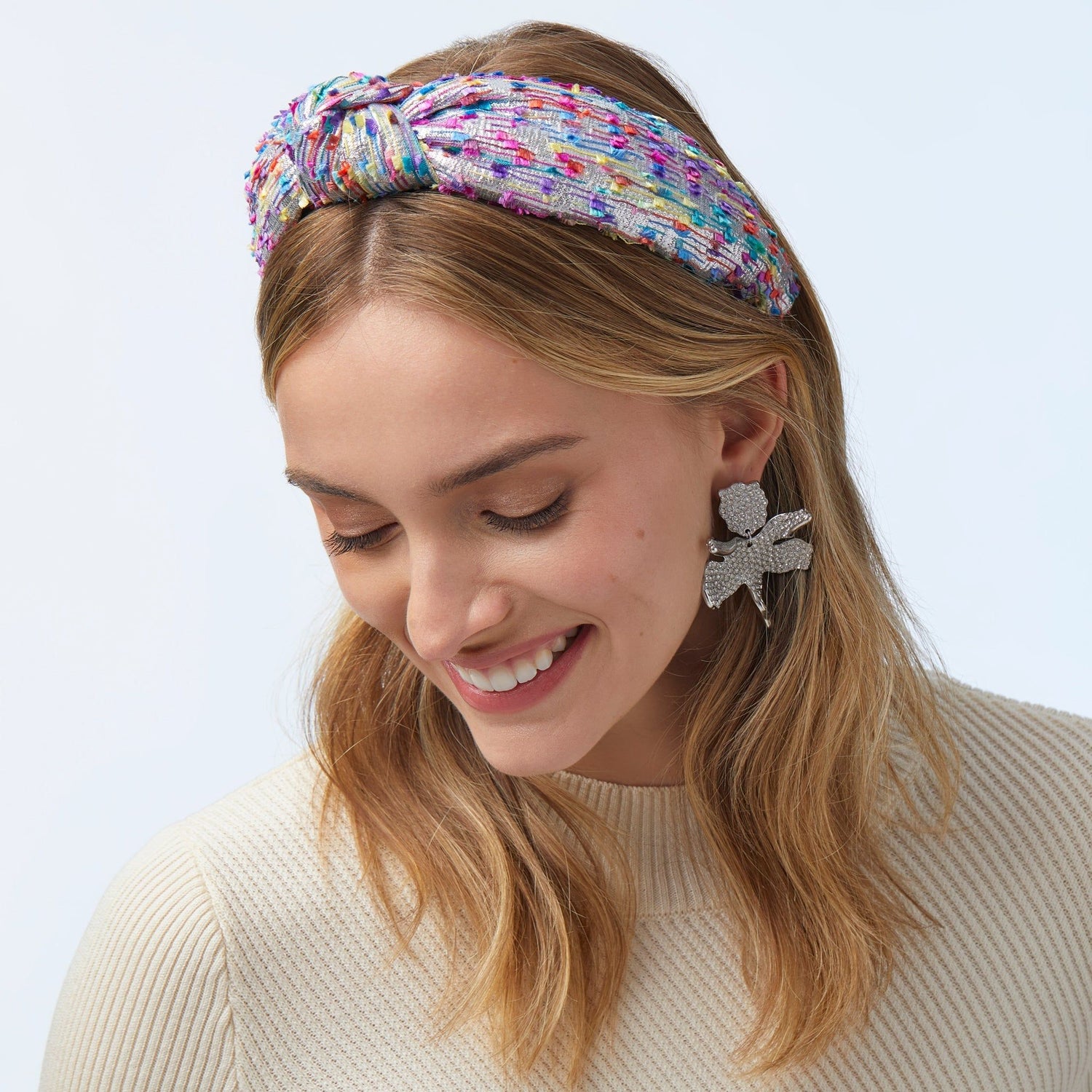 Model image of Lele Sadoughi Silver Metallic Confetti Knotted Headband