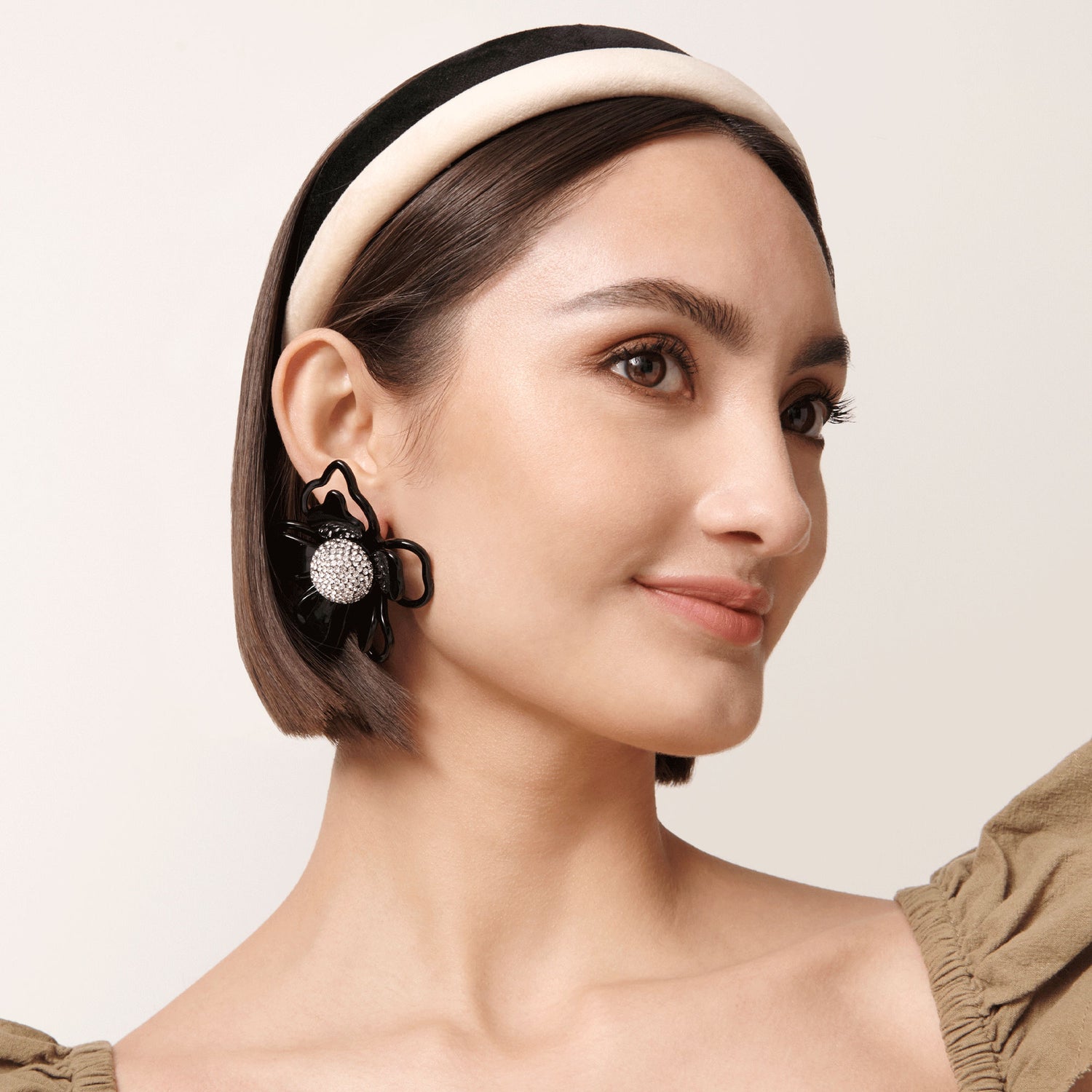 Model image of Lele Sadoughi Latte Velvet Gigi Headband