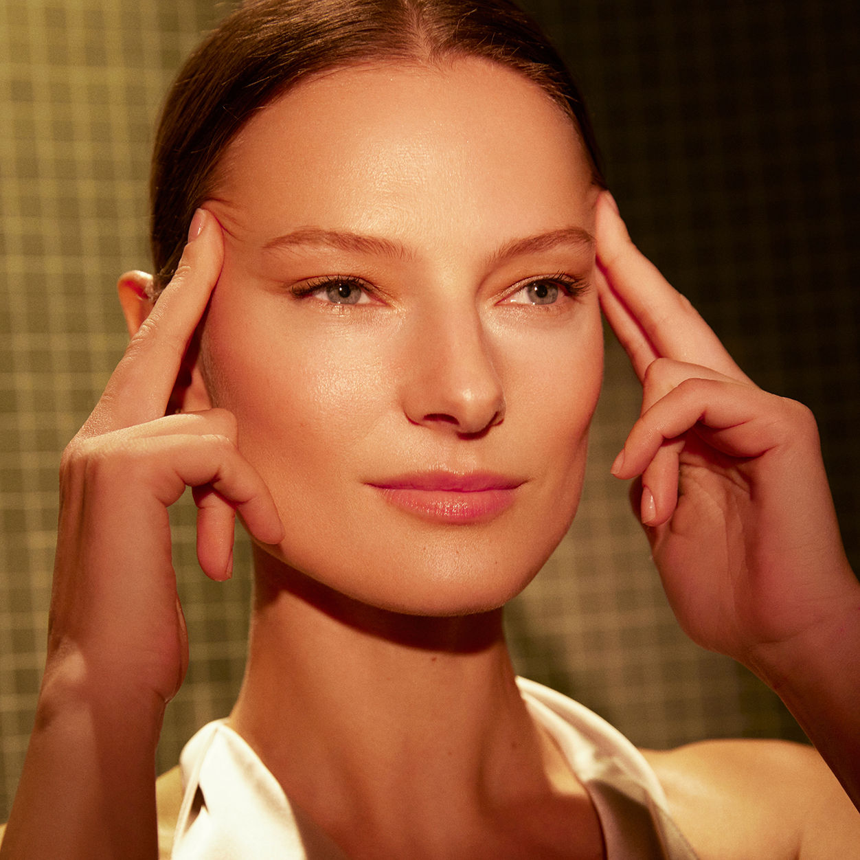 Model image of Natura Bissé Essential Shock Intense Retinol Night Renewal