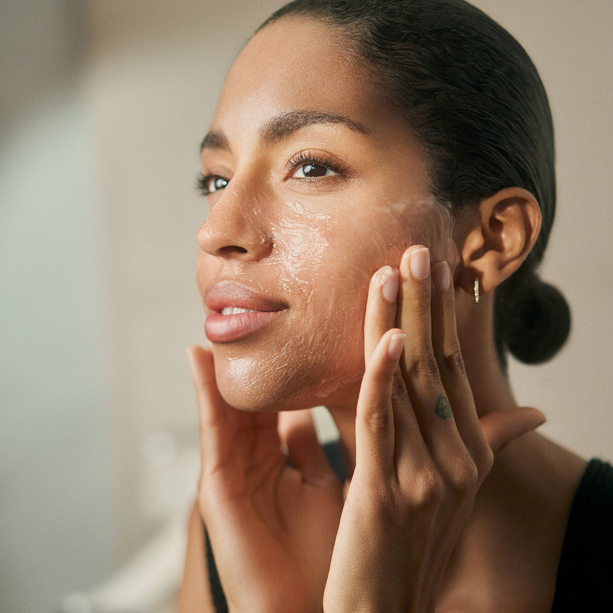 Model image of Natura Bissé Diamond Luminous Rich Luxury Cleanse