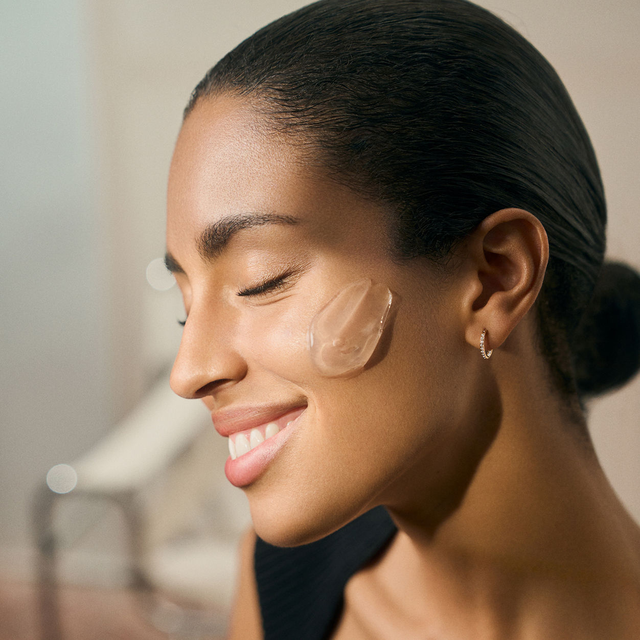 Model image of Natura Bissé Diamond Luminous Rich Luxury Cleanse