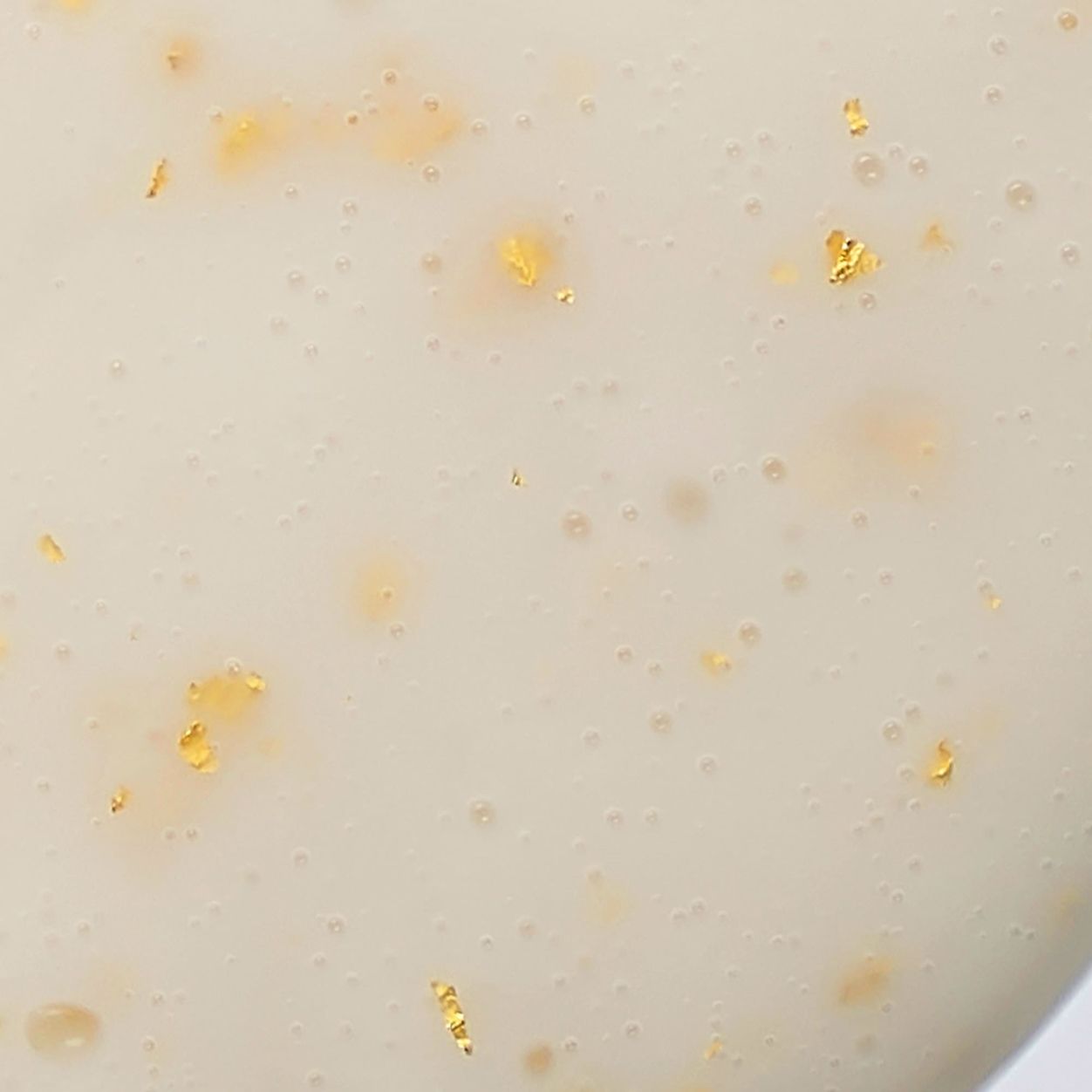 Swatch image of Miriam Quevedo Sublime Gold Leave-In Treatment Shield