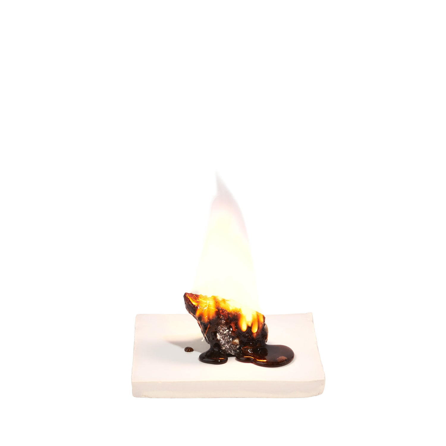 Lifestyle image of Costa Brazil Aromatic Oleoresin With Ceramic Tray